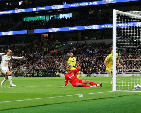 Goalkeeper Luiz's Costly Error Hands Tottenham Opening-Night Triumph